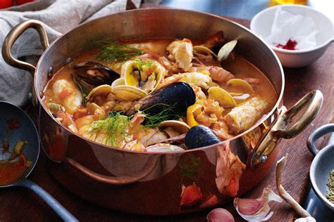   Bouillabaisse: 고유한 남부 프랑스의 바다 향기와 깊은 감칠맛을 한 번에 만끽하세요!